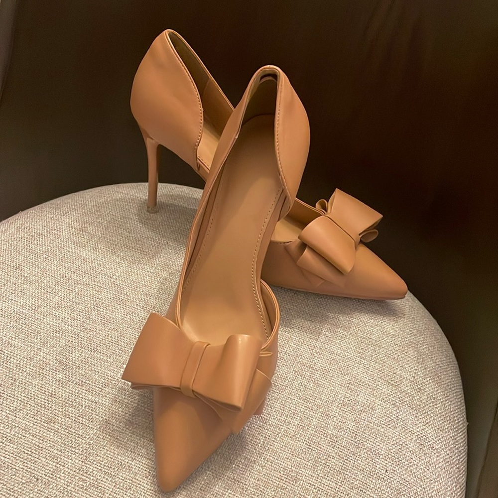 ✨NEW✨ bow pumps size 7
